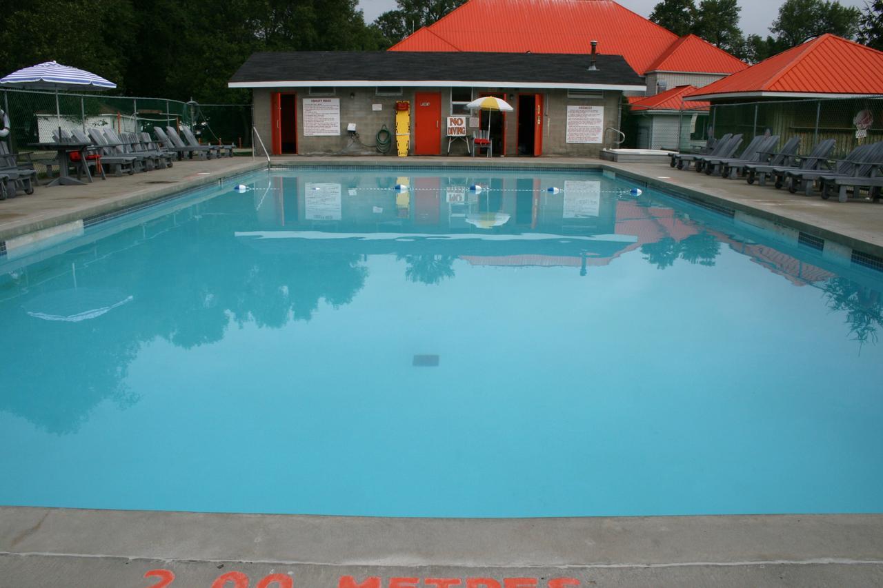 Golden Beach Resort Roseneath Bagian luar foto